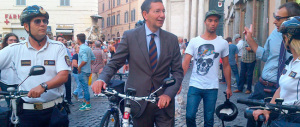 L’ultima di Marino: Roma chiusa al traffico una notte per far girare le biciclette. Neanche a Pechino…