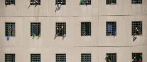 Tragedia in carcere a Torino, un agente uccide un ispettore e poi si spara