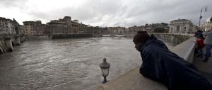 Maltempo, tre milioni di danni a Roma. Massima allerta in sei regioni, allarme valanghe in Veneto