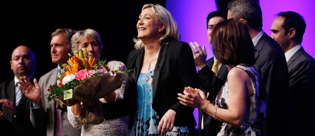 Tutti pazzi per Marine Le Pen. Ma non era la figlia “fascista” di un “impresentabile”?