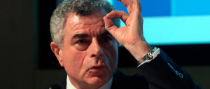 Pesce d’aprile: dal 1 la tagliola agli stipendi d’oro dei manager. Ma per Moretti non vale