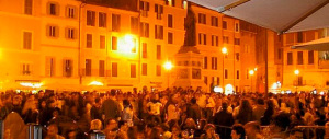 Nella Roma di Marino un nuovo gioco demenziale: pugni in faccia ai passanti