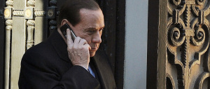 Agli avvoltoi politici fa più paura il Berlusconi ai servizi sociali del Berlusconi libero
