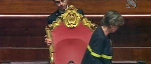 Senato, bagarre grillina per il ddl sul voto di scambio. E Calderoli ripropone la “ghigliottina”