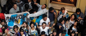 In Argentina la gente non ne può più e si fa giustizia da sola. Ma il governo pensa alle unioni gay
