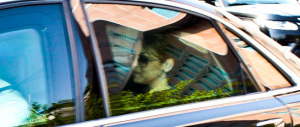 Berlusconi dimesso dall’ospedale. Spunta un “fuori onda” tra la Gelmini e Toti sulle paure del Cavaliere