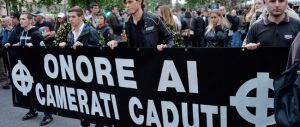 Milano ha ricordato Ramelli e Pedenovi: in duemila con fiaccole e bandiere