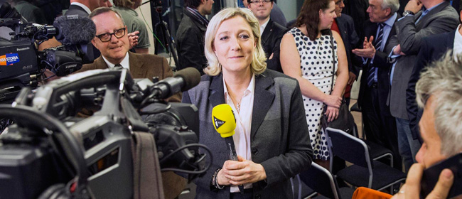 Marine Le Pen va in Russia e lancia l’idea per la crisi ucraina: la federazione
