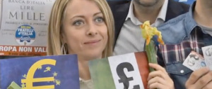 Il video di Fratelli d’Italia al mercato con il docente di sinistra anti-euro