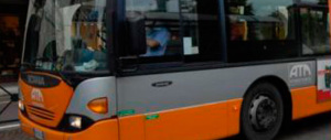 Transessuale spruzza sostanze urticanti: panico nel bus a Pisa