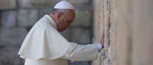 Dopo l’invito in Vaticano a Shimon Peres e Abu Mazen, il Papa chiede al Signore «la grazia della pace»