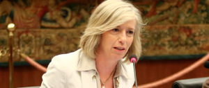La “ministra” Giannini scopre che gli stipendi dei professori sono bassi. Ma guarda un po’…