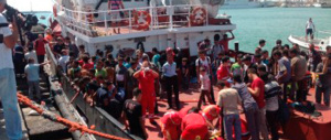 Immigrazione, nuovi sbarchi a Catania. E Salvini in Sicilia urla all’«invasione»