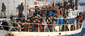 È invasione: nelle ultime ore 1000 migranti soccorsi al largo della Sicilia. Gasparri: stop a “Mare nostrum”