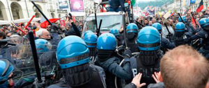 “Pizzo” ai No Tav per non disturbare il convegno con Chiamparino. Proteste trasversali dal Pd a Fratelli d’Italia