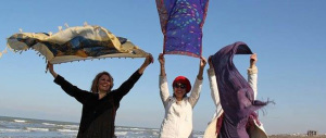 La rivolta delle donne iraniane: senza velo nelle foto Facebook. E la protesta diventa virale