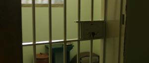 Lite in carcere: musulmano non vuole che il compagno di cella mangi maiale