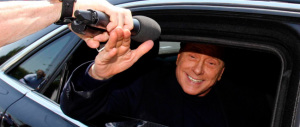 La Sacra Famiglia: «Berlusconi si comporta bene, si impegna e chiacchiera con tutti»