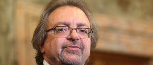 Delirio a Cinque stelle: Giarrusso evoca la ghigliottina per chi incassa le tangenti. E il M5S si spacca