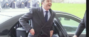 Anche gli stilisti in ginocchio dal premier. Nasce il “Renzi style”, nonostante il cappottino…