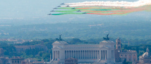 Le Frecce Tricolori unica nota lieta in una parata dimessa per l’assenza dei nostri due fucilieri