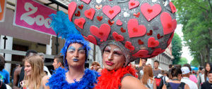 I sindaci di sinistra tutti in prima fila ai Gay pride. Sorrisi e “promesse di matrimonio”