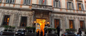 Il Cav prepara il faccia a faccia con Renzi la settimana prossima: l’interlocutore sono io