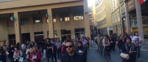 Le “sentinelle in piedi” continuano la mobilitazione pro-family nonostante gli insulti dei movimenti Lgbt