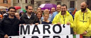 «Alla prima di Campionato tutti i calciatori indossino un fiocco giallo per i due marò trattenuti in India»