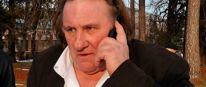 Anche Depardieu contro l’intellighenzia di sinistra: i registi italiani? «Comunisti con case ovunque»