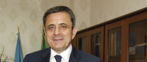 In manette il direttore dell’Agenzia delle Entrate campana: avrebbe barattato favori con assunzioni