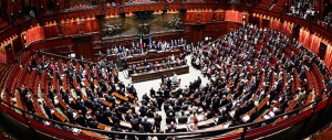 Niente vitalizi ai condannati per gravi reati. Sì di FdI, no di Forza Italia e M5S