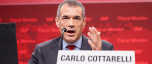 Sul caso Cottarelli centrodestra ironico: «Anziché tagliare gli sprechi hanno tagliato lui»