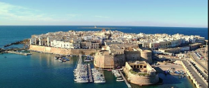 A Gallipoli la prima rivolta di piazza contro i turisti maleducati