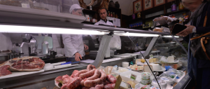 La crisi colpisce le botteghe ma svuota anche i supermercati. A picco i consumi di alimenti