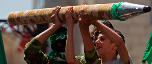 Record di lanci di Hamas contro Israele, popolazione in fuga. Raid di Tel Aviv uccide due terroristi