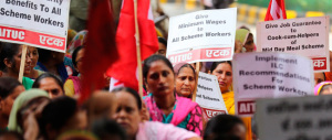 L’India ci vuole dare lezioni di diritto. Ma lì, nelle case, non hanno neppure i bagni…