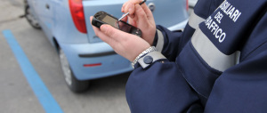 Strisce blu, la mazzata di Marino ai romani: aumenti del 400 per cento al mese sui parcheggi