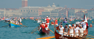Venezia, è polemica sulla proposta del “biglietto d’ingresso” contro il “mordi e fuggi”