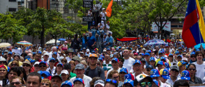 Venezuela al collasso, l’opposizione anticomunista torna in piazza