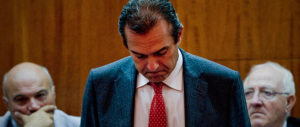De Magistris per difendersi dice: «Io come Riina». Dal Pd suggeriscono: «Si faccia aiutare, è molto provato»