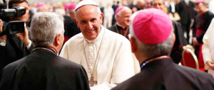 Bergoglio apre il Sinodo con l’invito «a parlare con chiarezza, il Papa garantisce tutti»