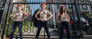 Condannata a un mese di carcere la Femen che mimò l’aborto di Gesù