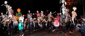 La notte nera di Halloween non è più una festa per bambini