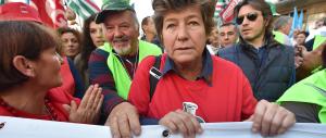 Statali in piazza, la Camusso “punge” Renzi con un’altra t-shirt velenosa….