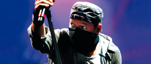 Anche Vasco Rossi domato da Renzi. Meglio tacere, c’è il disco in uscita…