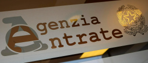 Funzionario dell’Agenzia delle Entrate intascava il denaro dei contribuenti