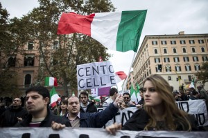 Roma: Marcia periferie, al via corteo "Marino vattene"