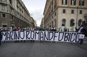 Roma: Marcia periferie, al via corteo "Marino vattene"