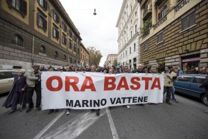 Roma: Marcia periferie, al via corteo "Marino vattene"